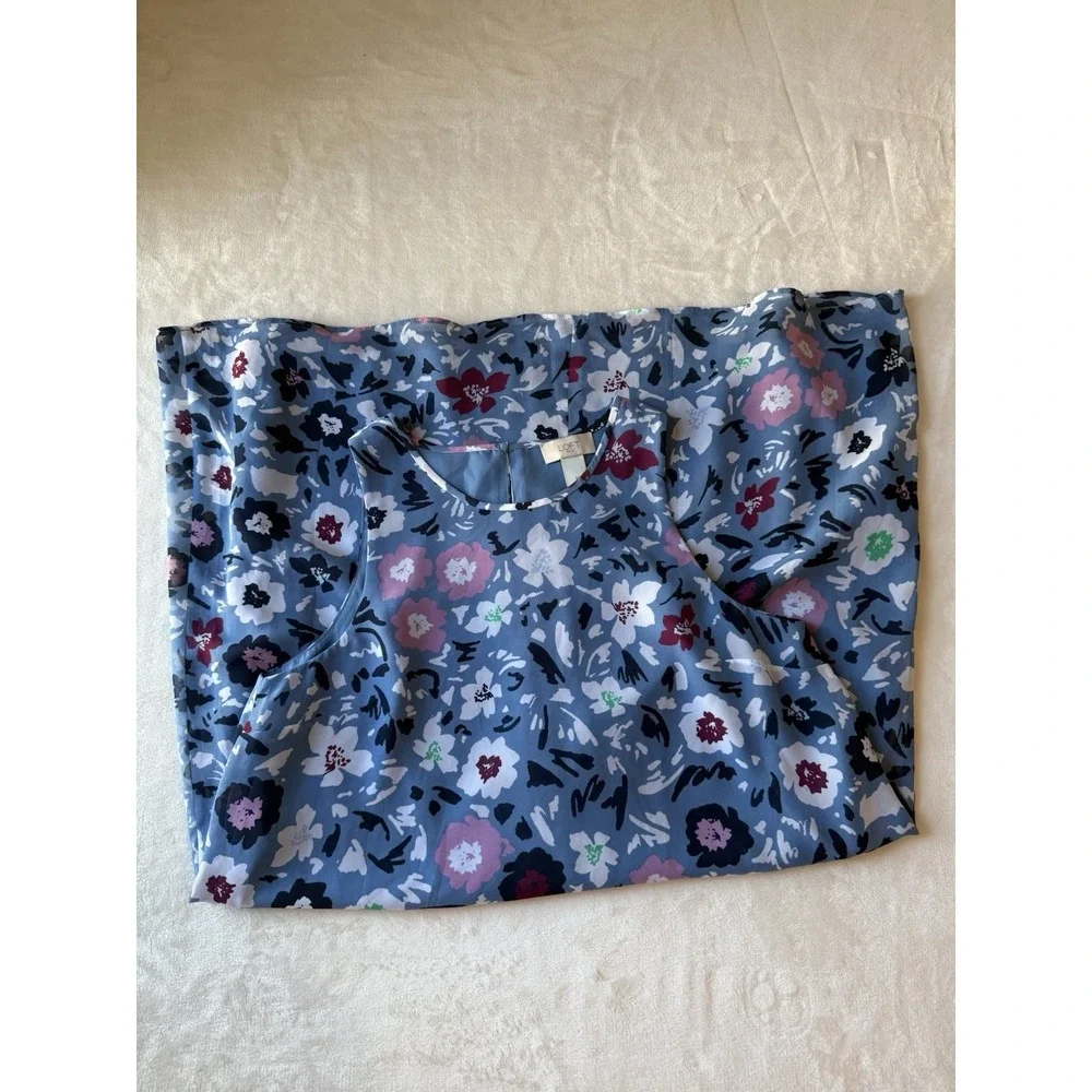 Loft Floral Sleeveless flowy peephole back closure Dress in Blue Size‎ M Summer